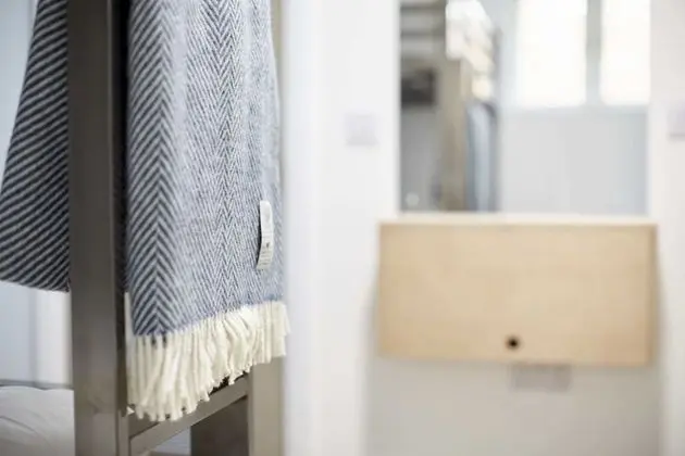 İki Ayrı Yataklı Oda, Ortak Banyo