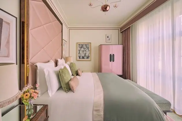 Courtyard Room