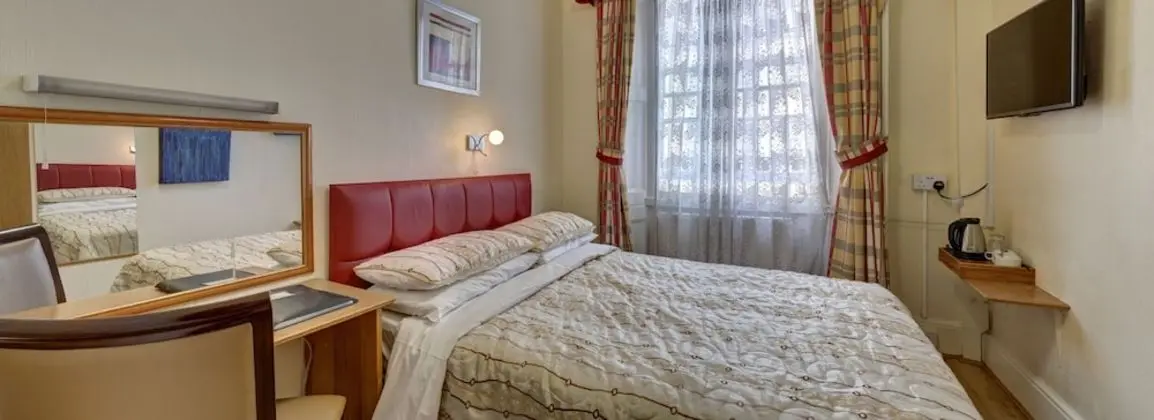 Standard Tek Büyük Yataklı Oda