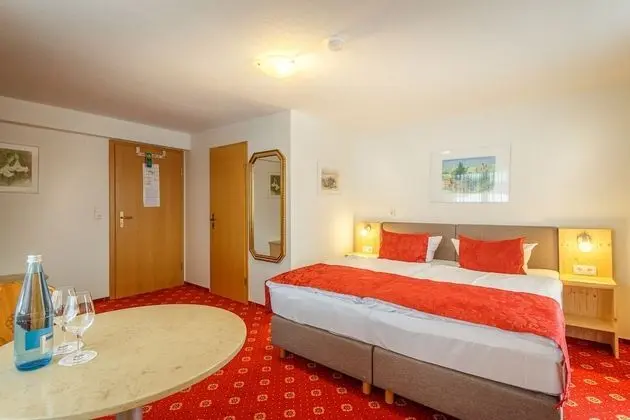 Premium Tek Büyük Yataklı Oda, Balkon, Bahçe Manzaralı