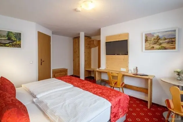 Premium Tek Büyük Yataklı Oda, Balkon, Bahçe Manzaralı