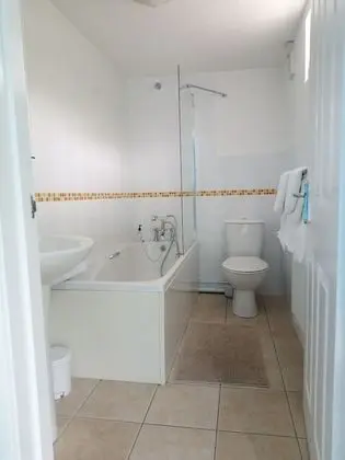 İki Ayrı Yataklı Oda, Banyolu/Duşlu