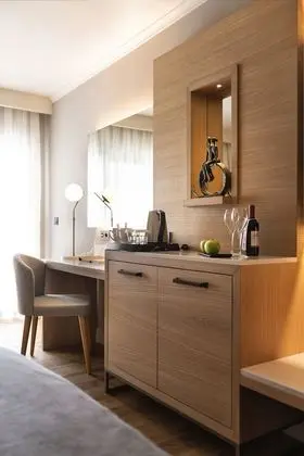 Deluxe Dört Kişilik Oda, Bahçe Manzaralı