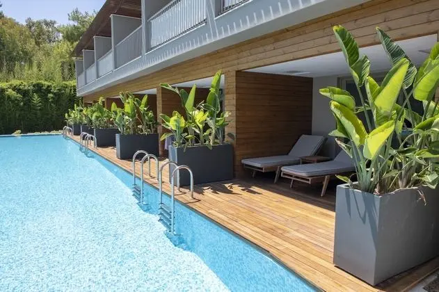 Deluxe Dört Kişilik Oda, Havuz Kullanımı (2 Adults 2 Children)
