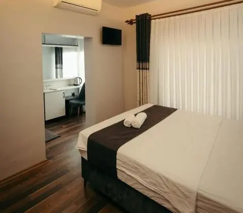Standart Oda, Şehir Manzaralı, Bir Büyük ve Bir Tek Kişilik Yataklı