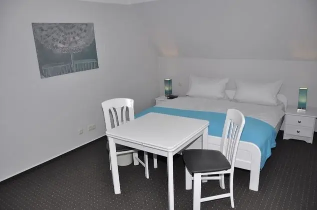 Basic Tek Büyük Yataklı Oda