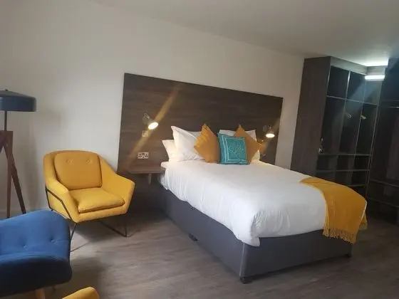 Luxury Tek Büyük Yataklı Oda