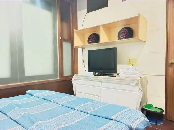 Tek Büyük Yataklı Oda, Ortak Banyo