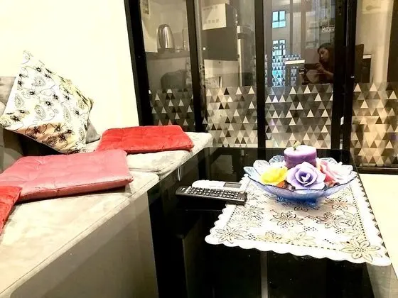 Studio (B)