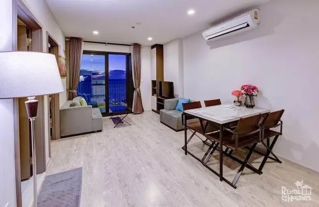 2-Bedroom Condo with Sea View