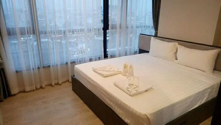 2-Bedroom Condo with Sea View
