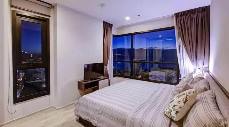 2-Bedroom Condo with Sea View