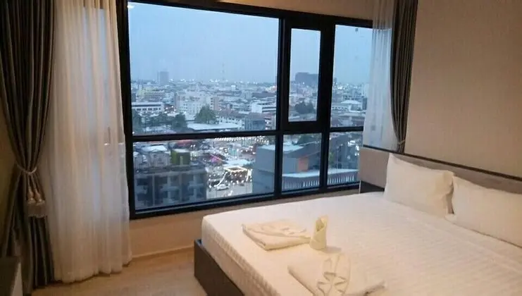 2-Bedroom Condo with Sea View