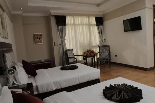 Junior Tek Büyük veya İki Ayrı Yataklı Oda
