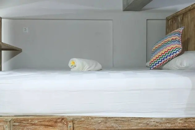Ortak Ranzalı Oda, Sadece kadınlar için