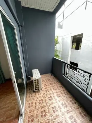 Tek Büyük Yataklı Oda, Balkon