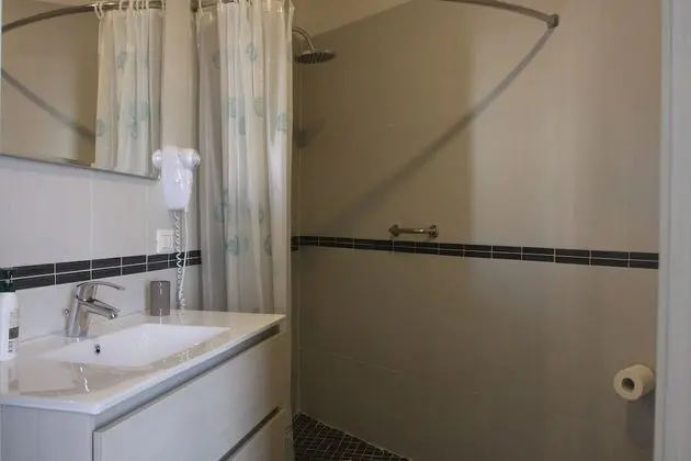 Deluxe Tek Büyük Yataklı Oda, 1 Büyük (Queen) Boy Yatak, Sigara İçilmez, Kısmi Deniz Manzaralı