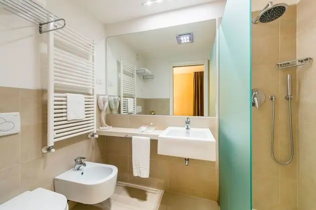 Büyük Yataklı Tek Kişilik Oda