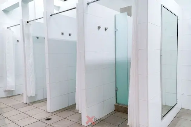 Ortak Ranzalı Oda, Ortak Banyo