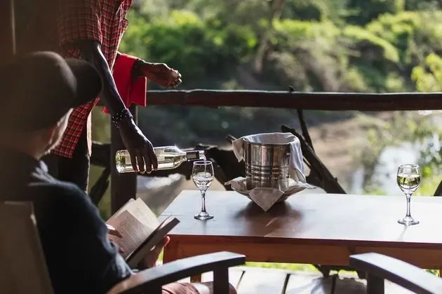 Tek Büyük veya İki Ayrı Yataklı Oda, Teras, Nehir Manzaralı