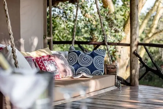 Tek Büyük veya İki Ayrı Yataklı Oda, Teras, Nehir Manzaralı