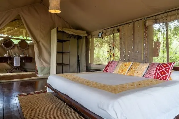 Tek Büyük veya İki Ayrı Yataklı Oda, Teras, Nehir Manzaralı