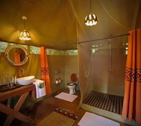 Tek Büyük veya İki Ayrı Yataklı Oda, Teras, Nehir Manzaralı