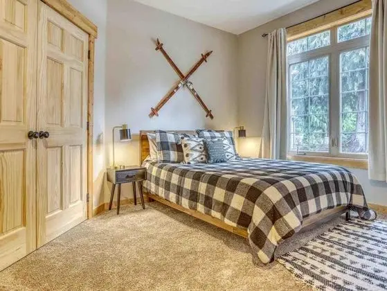 Ev, Birden Çok Yatak (Basecamp Retreat)