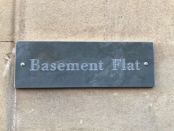 Ev, Özel Banyo (The Basement Flat Bath)