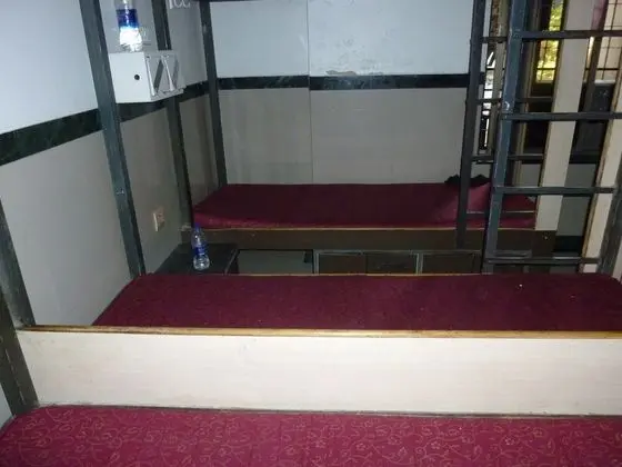 Basic Ortak Ranzalı Oda, Sadece erkekler için, Ortak Banyo