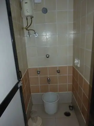 Basic Ortak Ranzalı Oda, Sadece erkekler için, Ortak Banyo