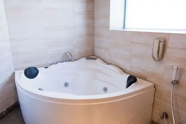 Luxury Oda
