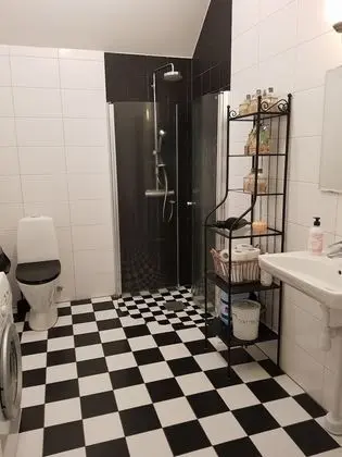 İki Ayrı Yataklı Oda, Ortak Banyo