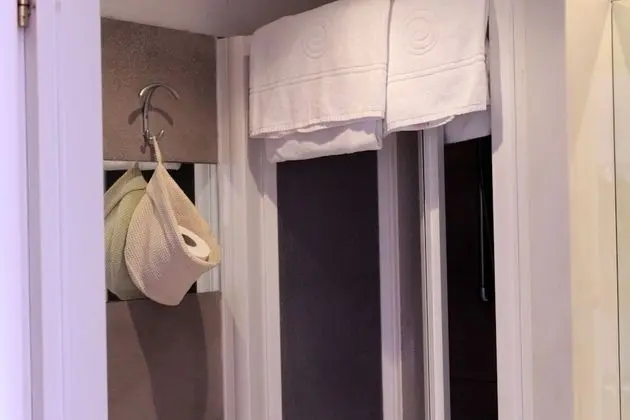 Tek Büyük Yataklı Oda, Banyolu/Duşlu