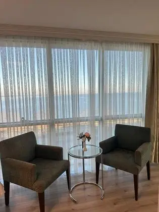 Triple, Şehir Manzaralı
