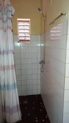 Standard Tek Büyük veya İki Ayrı Yataklı Oda, Ortak Banyo