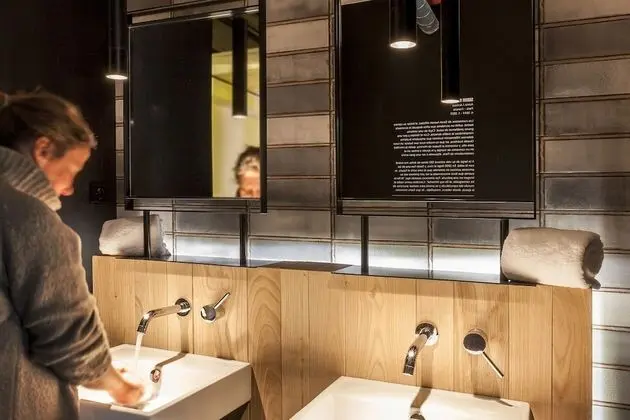 6-Bed Room  with two showers