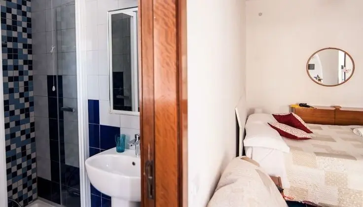 Üç Kişilik Oda, Teras