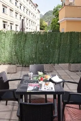 Üç Kişilik Oda, Teras