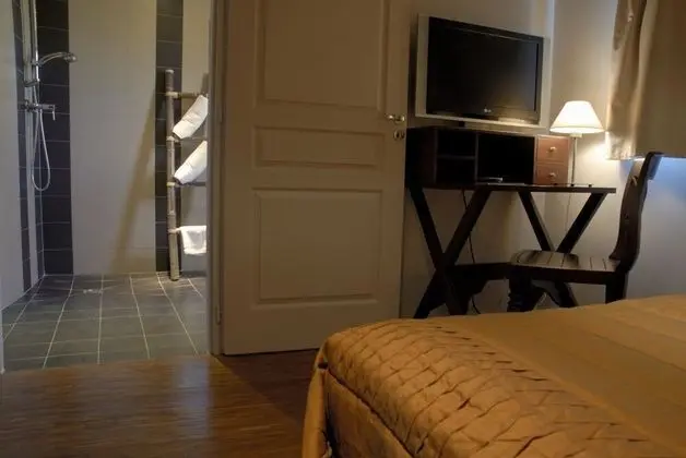 Tek Büyük Yataklı Oda (Les Petites)