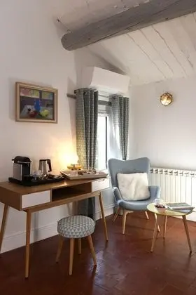 Standard Tek Büyük veya İki Ayrı Yataklı Oda, Özel Banyo, Havuz Manzaralı (Chambre Paul CEZANNE)