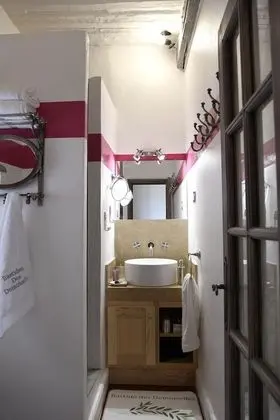 Superior Tek Büyük veya İki Ayrı Yataklı Oda, Özel Banyo, Bahçe Manzaralı (Auguste RENOIR)