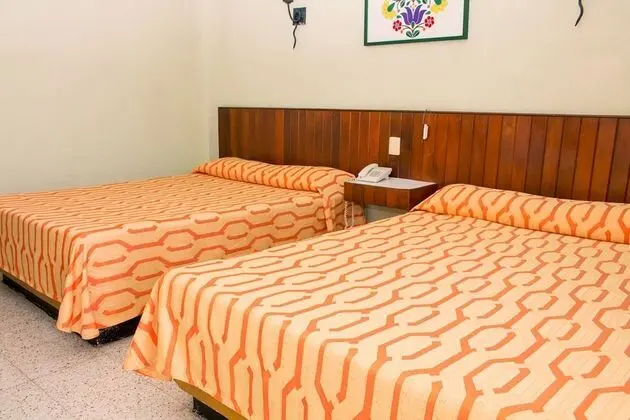 Tek Büyük Yataklı Oda, 2 Çift Kişilik Yatak