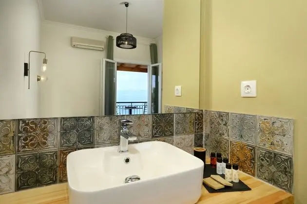 Deluxe Tek Büyük Yataklı Oda, Balkon, Deniz Manzaralı