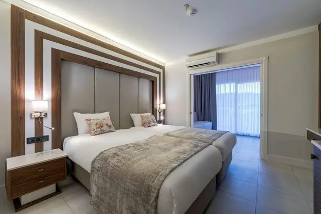 https://images.etstur.com/imgproxy/resize/2560x1440/files/images/hotelImages/etsrooms/519913/Batihan_Beach_Resort___Spa_20260514150031_0.jpg
