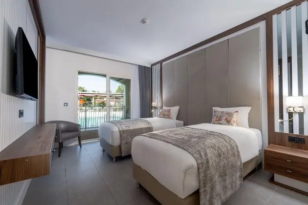 https://images.etstur.com/imgproxy/resize/2560x1440/files/images/hotelImages/etsrooms/519913/Batihan_Beach_Resort___Spa_20260514150124_2.jpg