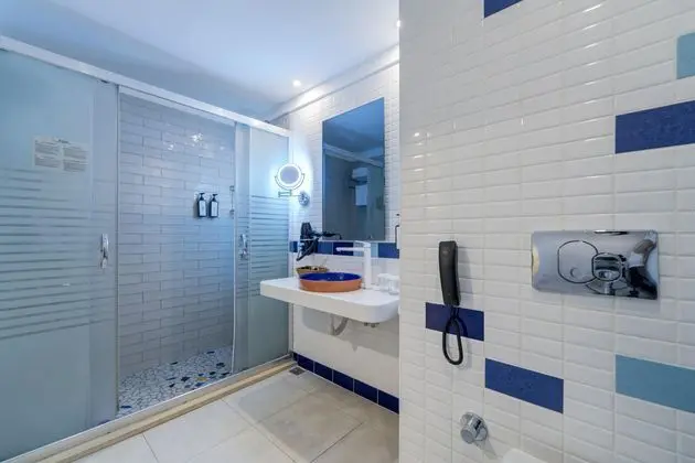 https://images.etstur.com/imgproxy/resize/2560x1440/files/images/hotelImages/etsrooms/519913/Batihan_Beach_Resort___Spa_20260514150206_0.jpg