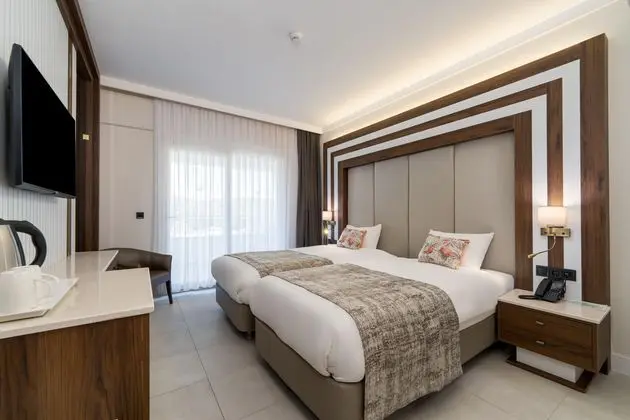 https://images.etstur.com/imgproxy/resize/2560x1440/files/images/hotelImages/etsrooms/519913/Batihan_Beach_Resort___Spa_20260514150208_1.jpg