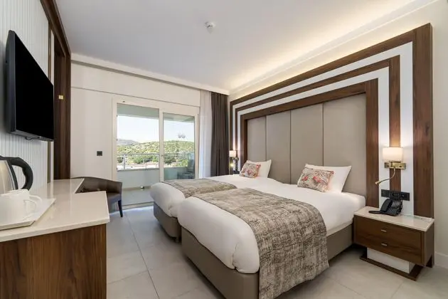 https://images.etstur.com/imgproxy/resize/2560x1440/files/images/hotelImages/etsrooms/519913/Batihan_Beach_Resort___Spa_20260514150210_3.jpg
