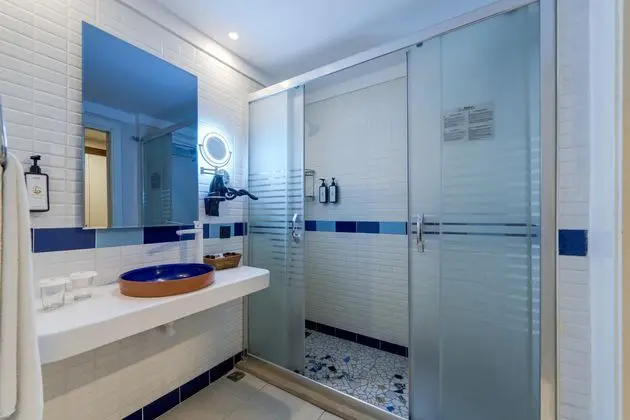 https://images.etstur.com/imgproxy/resize/2560x1440/files/images/hotelImages/etsrooms/519913/Batihan_Beach_Resort___Spa_20260514150801_1.jpg